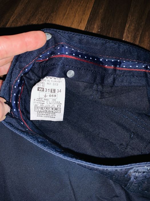 Мужские брюки в идеальном состоянии.