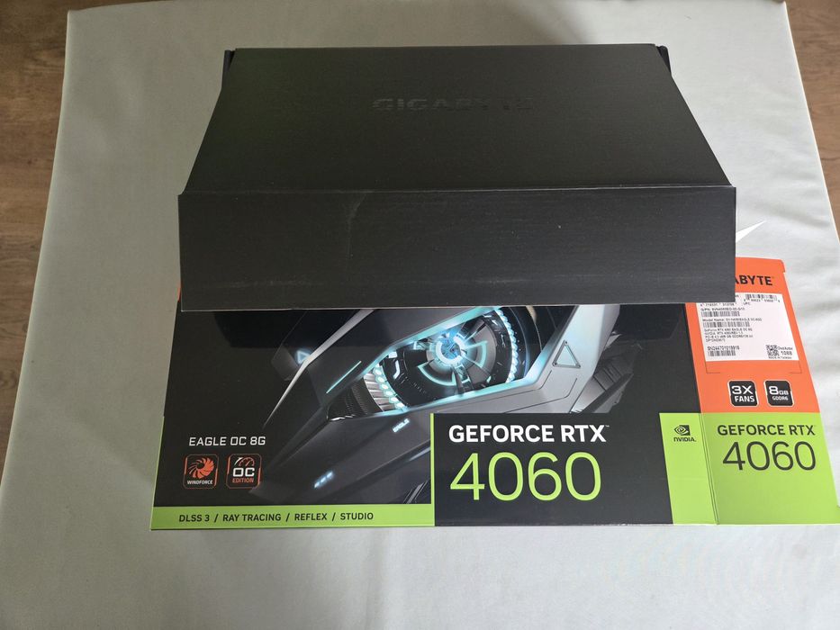 Sprzedam pudełko od karty graficznej  Gigabate Geforce RTX 4060  8GB