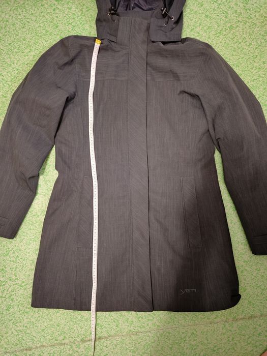 Продам фирменную куртку- ветровку