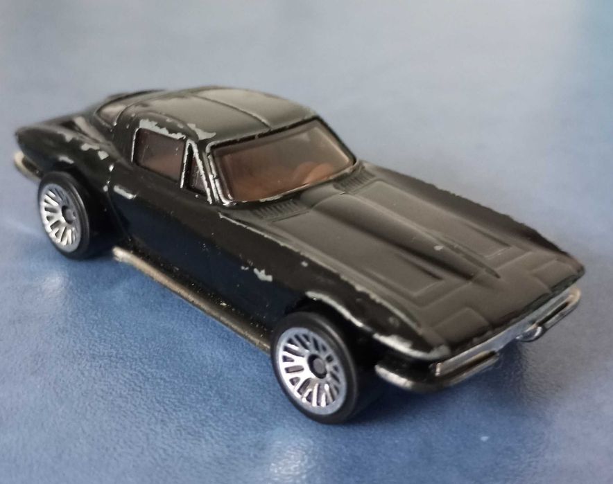 Машинки Hot Wheels Mattel металлические Corvette 3 штуки комплектом