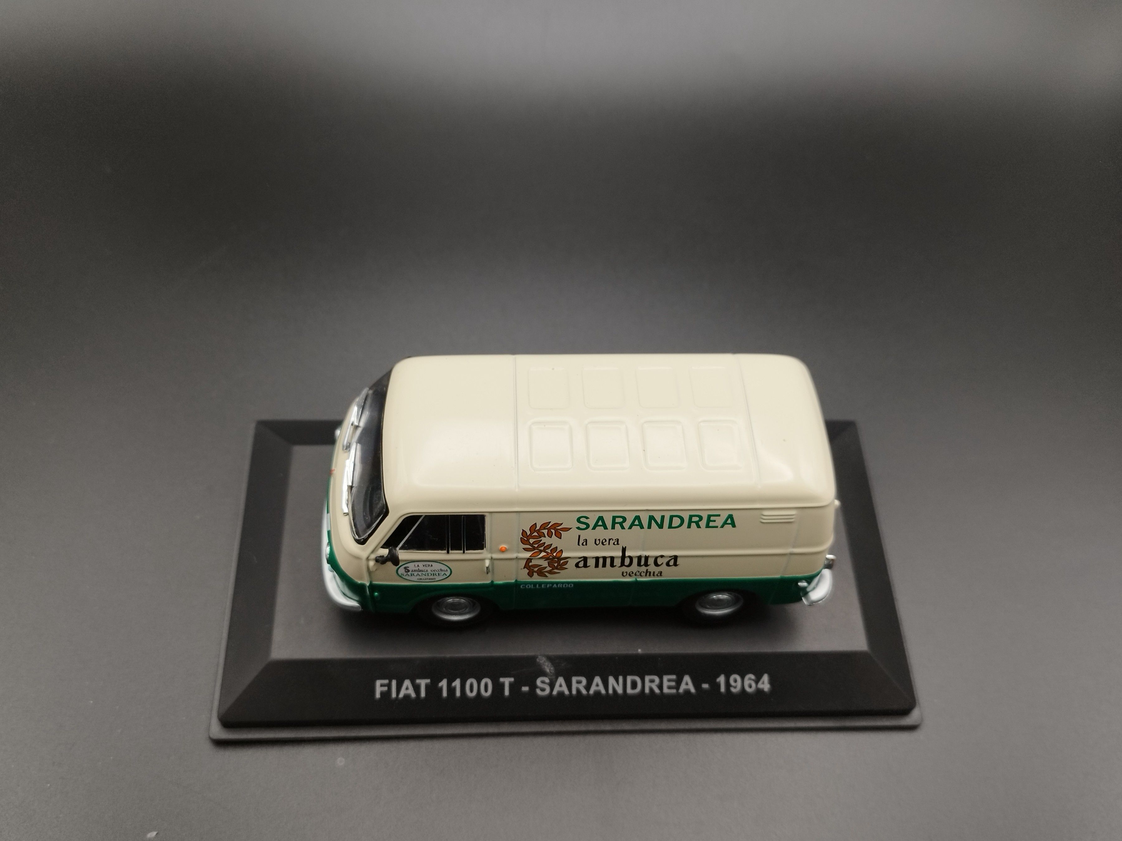 1:43 Altaya  1964 Fiat 1100T Sarandrea model używany