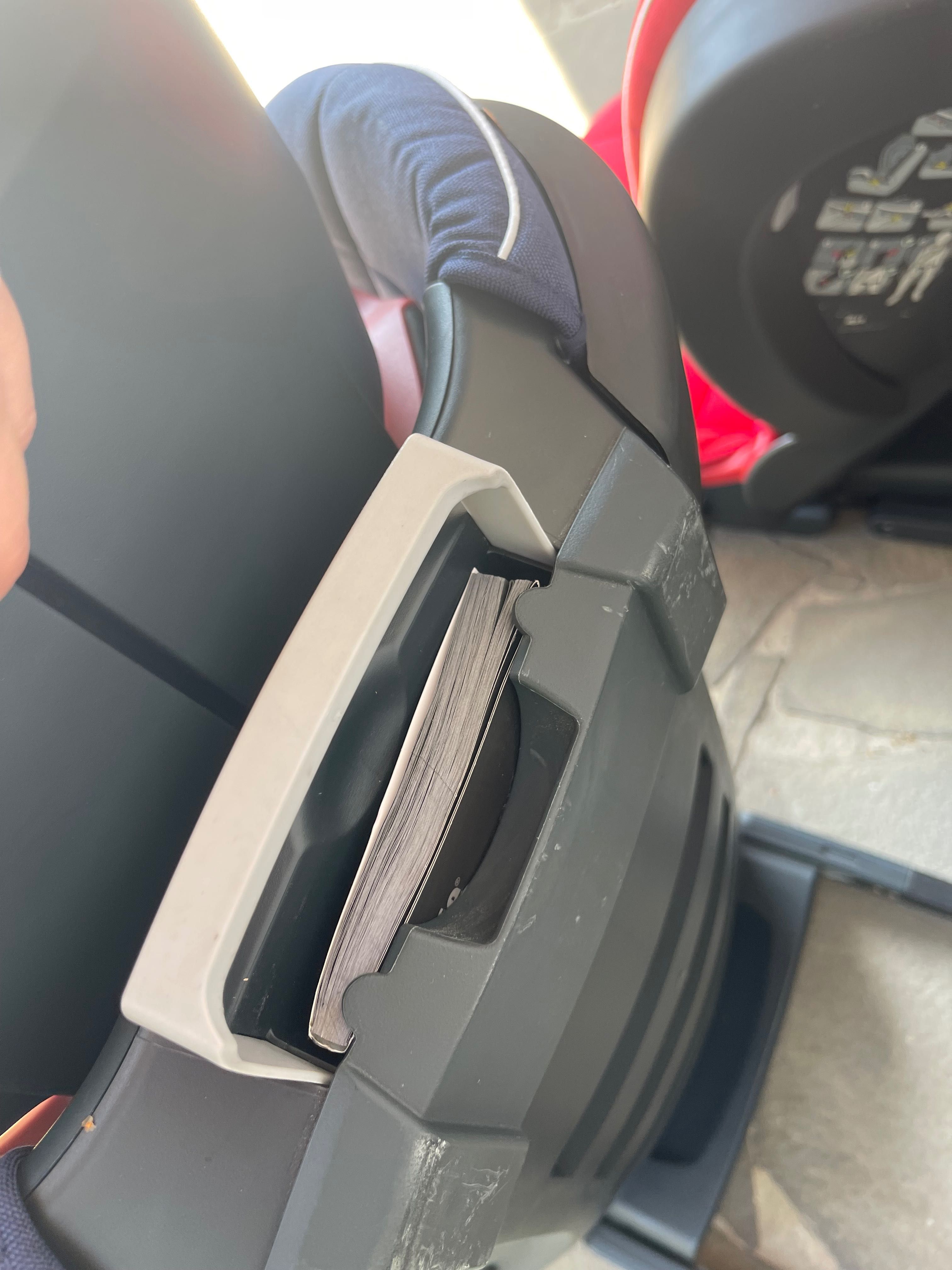 Автокрісло BESAFE IZI FLEX FIX I-SIZE синє та червоне