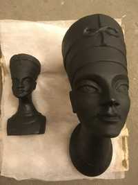 Królowe Egiptu - stare figurki, rzeźby.
