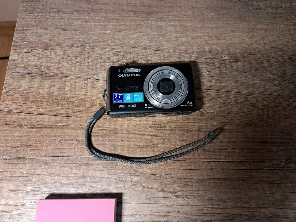 Aparat w stylu vintage Olympus FE-330