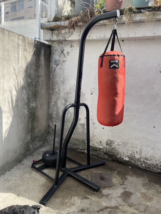 Saco de boxe com tripé