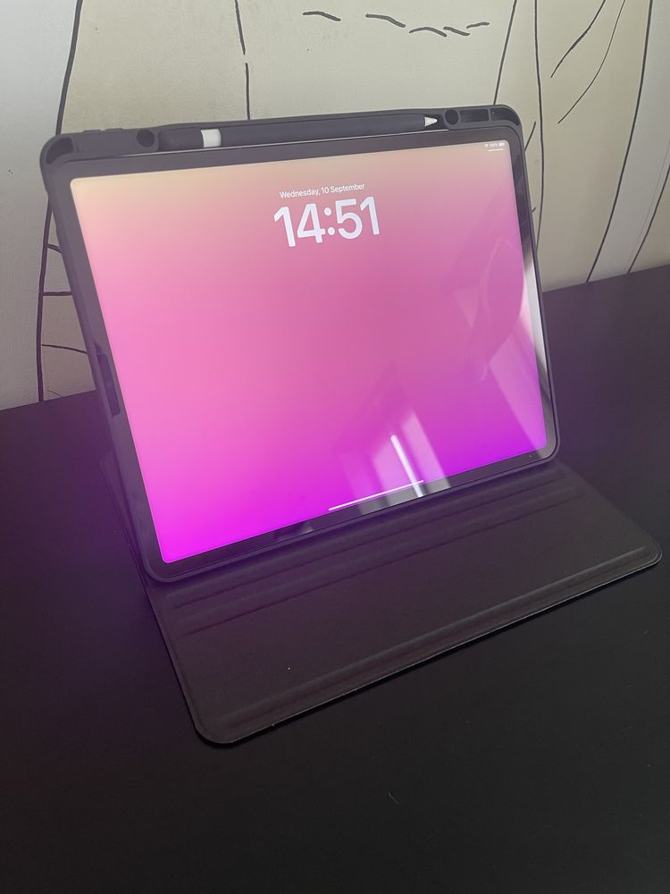 iPad Pro (12.9-inch) (6th generation)