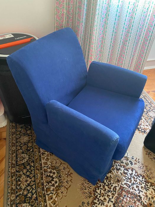 Sofa individual duas capas veludo azul e tecido