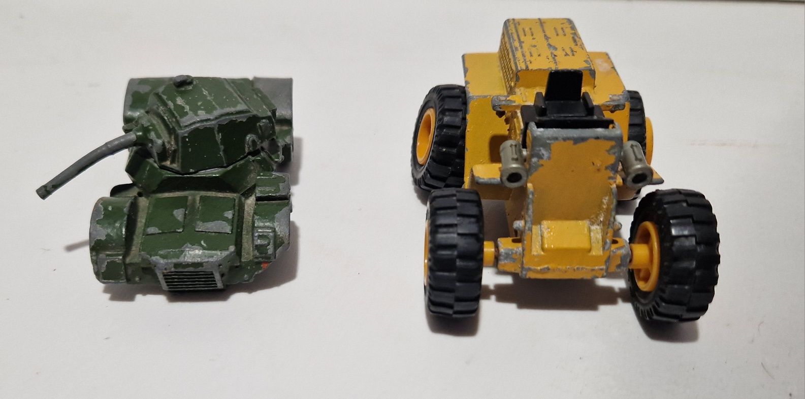 Viaturas Vintage - Trator & Tanque Dinky  Toys