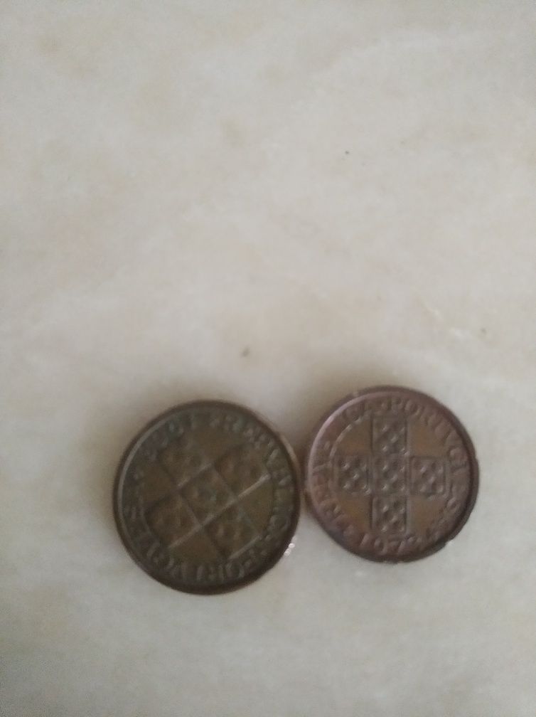 Várias moedas muito antigas
