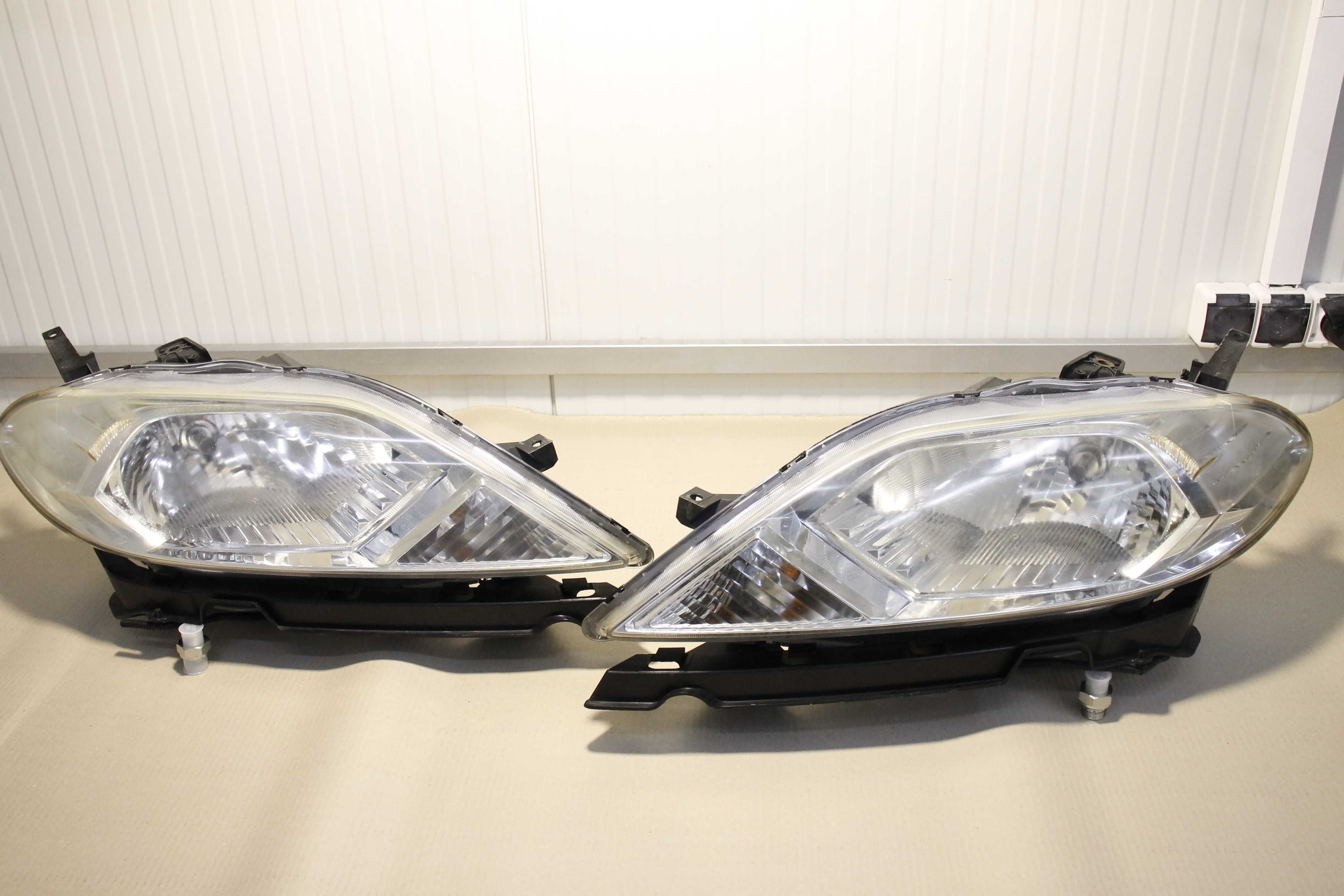 lampa przód przednia prawa lewa reflektor Honda Fr-V FRV komplet lamp