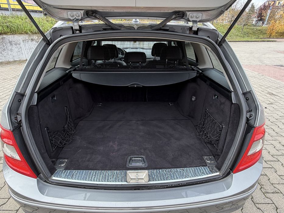 Mercedes C 180 Kompressor / swiezy serwis / HAK / El klapa / PL