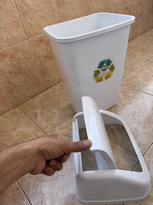 Caixa de lixo/  papeleira para casa