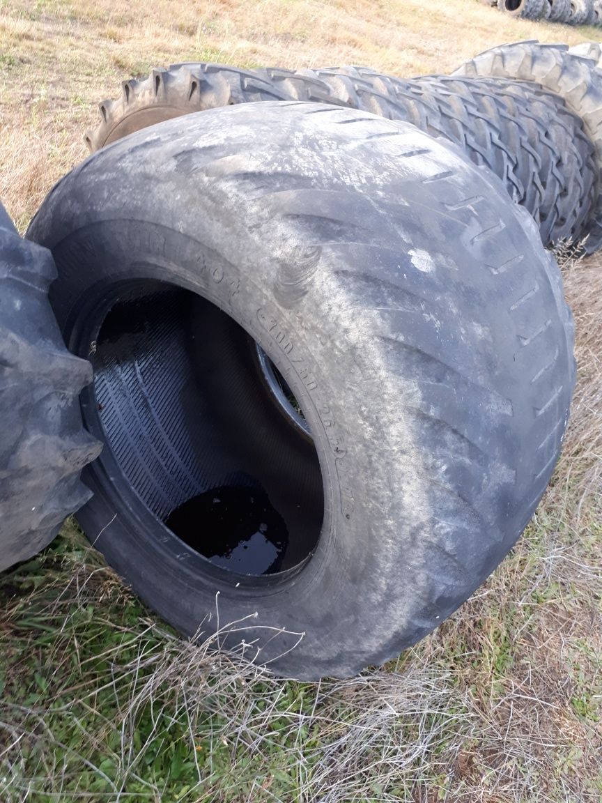 Wzmocnione Opony zachodnie TRELLEBORG 12PR 700/50 R - 26.5 Całe Zdrowe