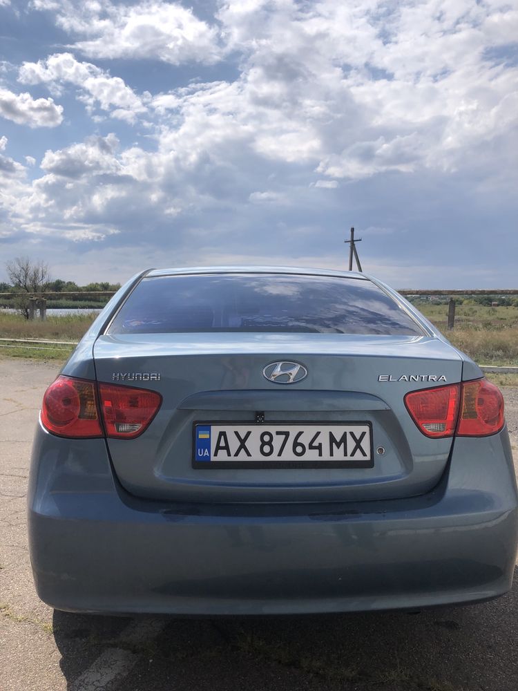 Продам hyundai elantra