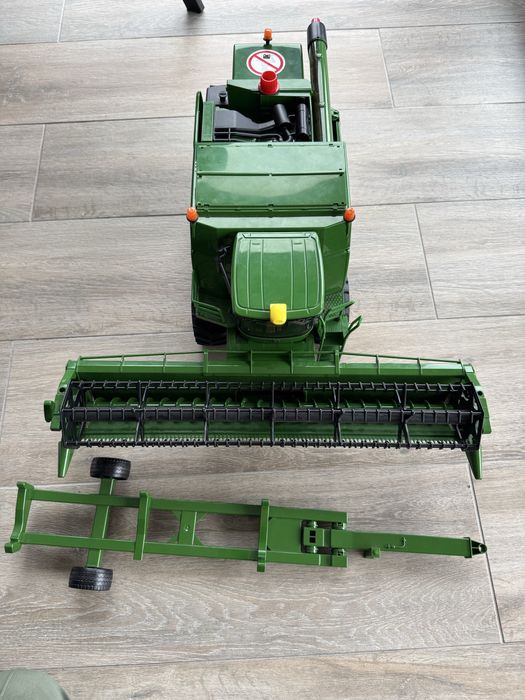 Комбайн Bruder Великий з сівалкою