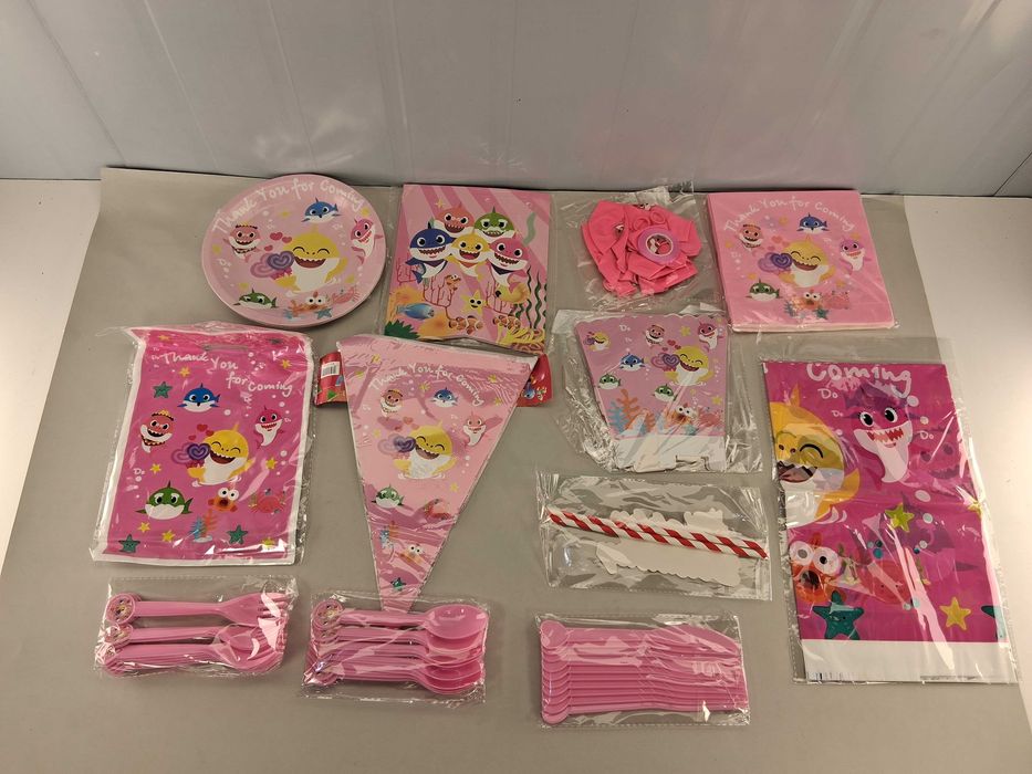 N025 Zestaw Imprezowy Baby Shark Różowy Urodziny Talerzyki Kubki