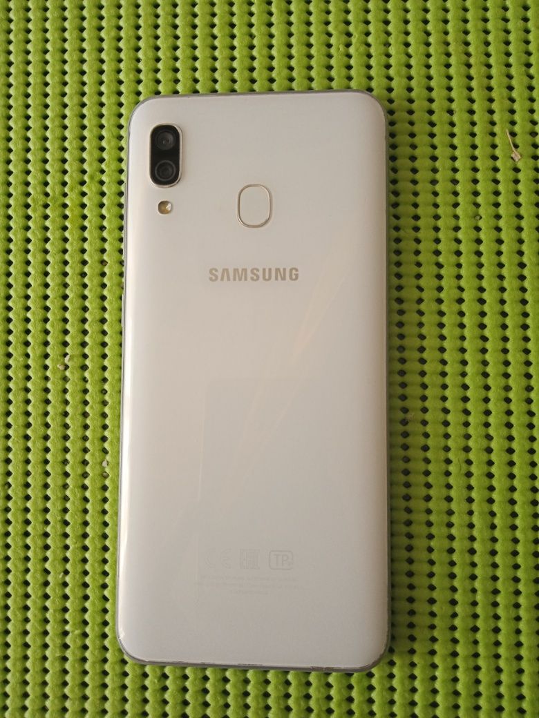 Телефон Samsung A30 3/32