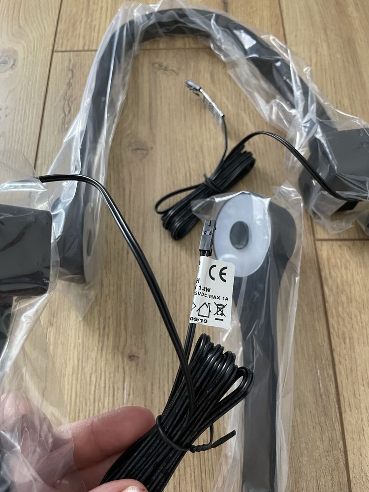Lampa nocna LED do łóżka sypialni giętka czarna przykręcana