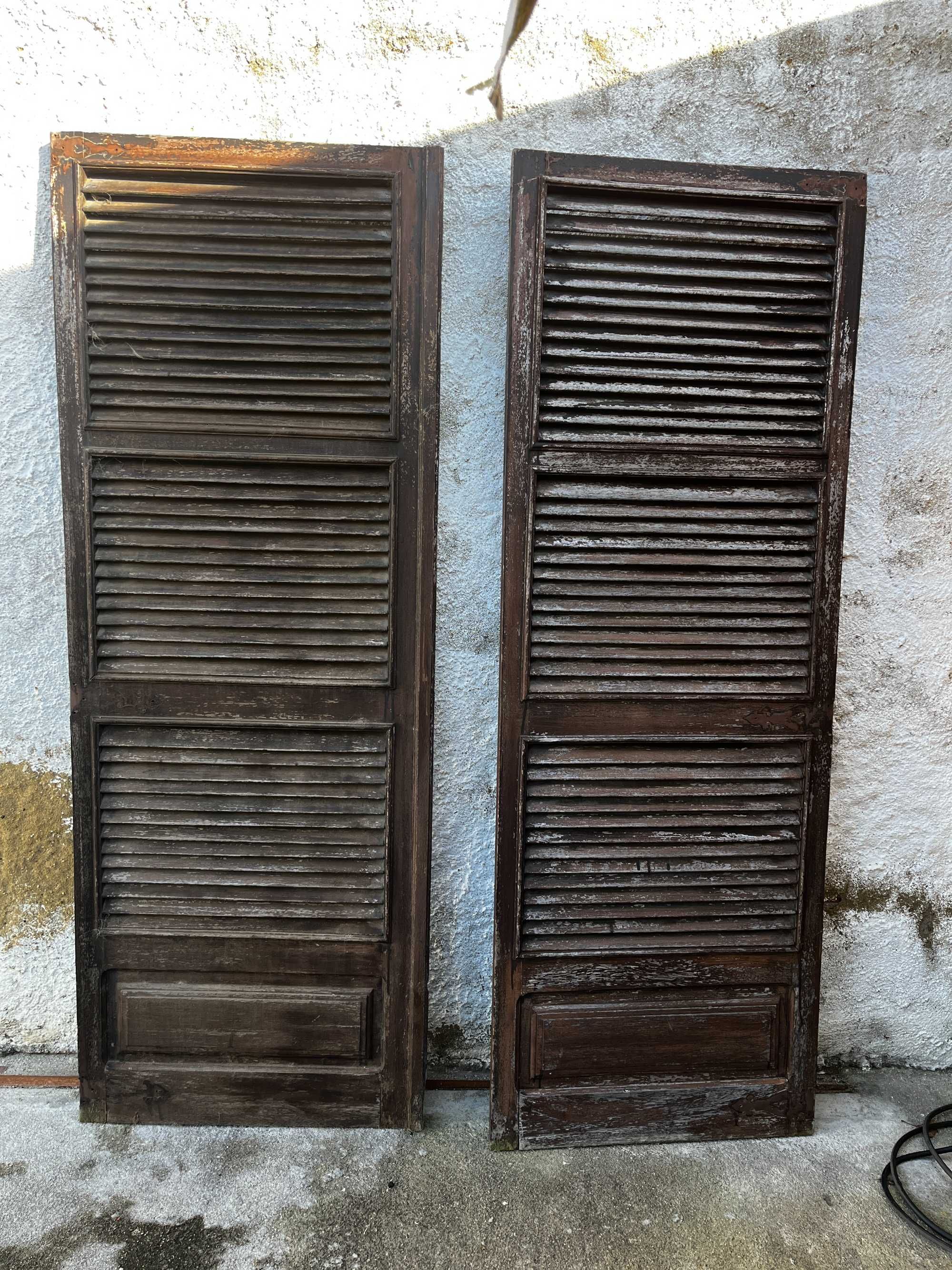9 Portadas em madeira maciça ripada, para janelas altas
