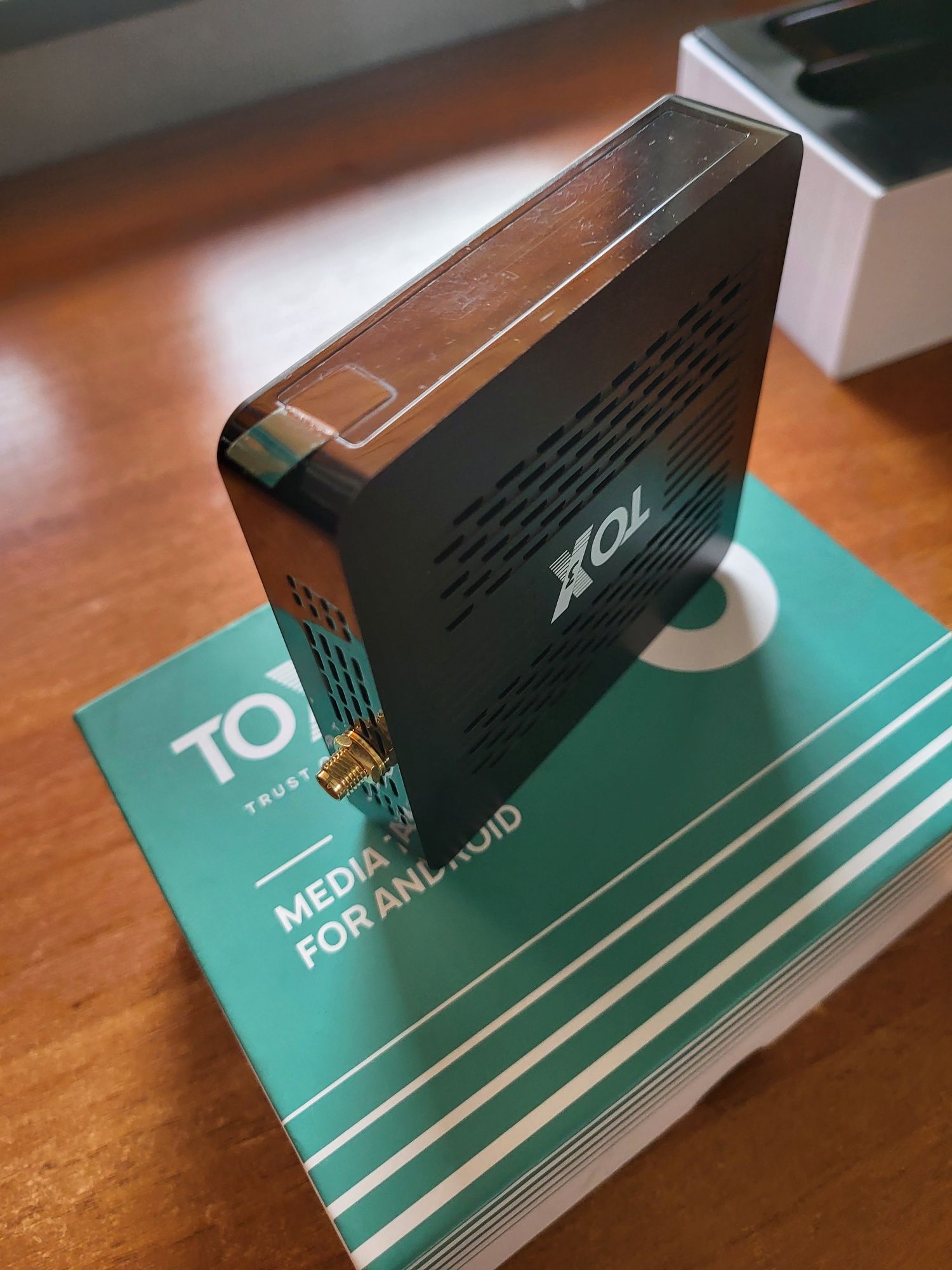 TOX 3 android TV приставка