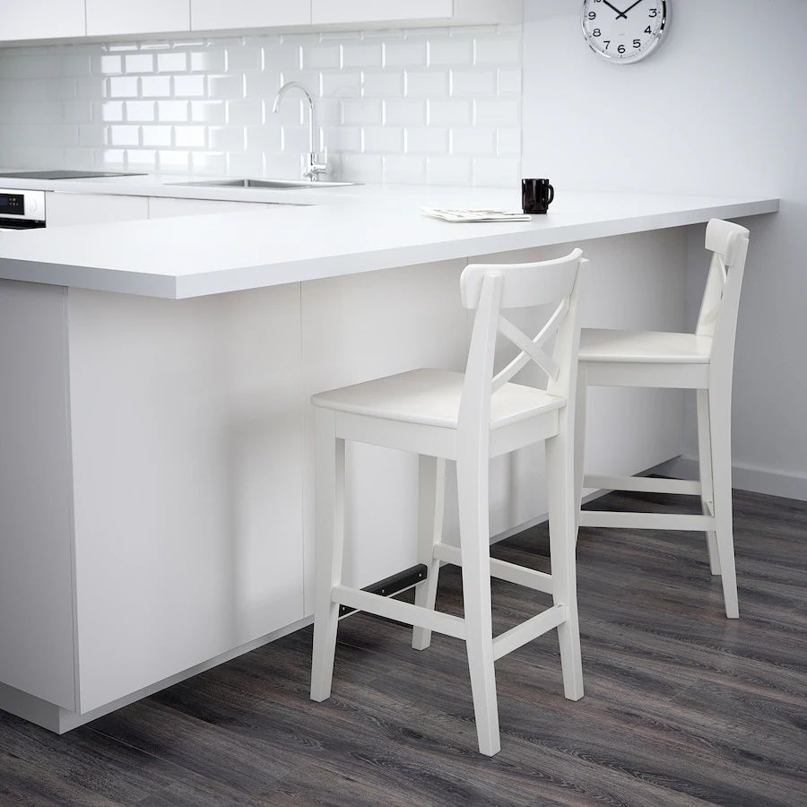 Conjunto de 4 bancos altos de madeira IKEA