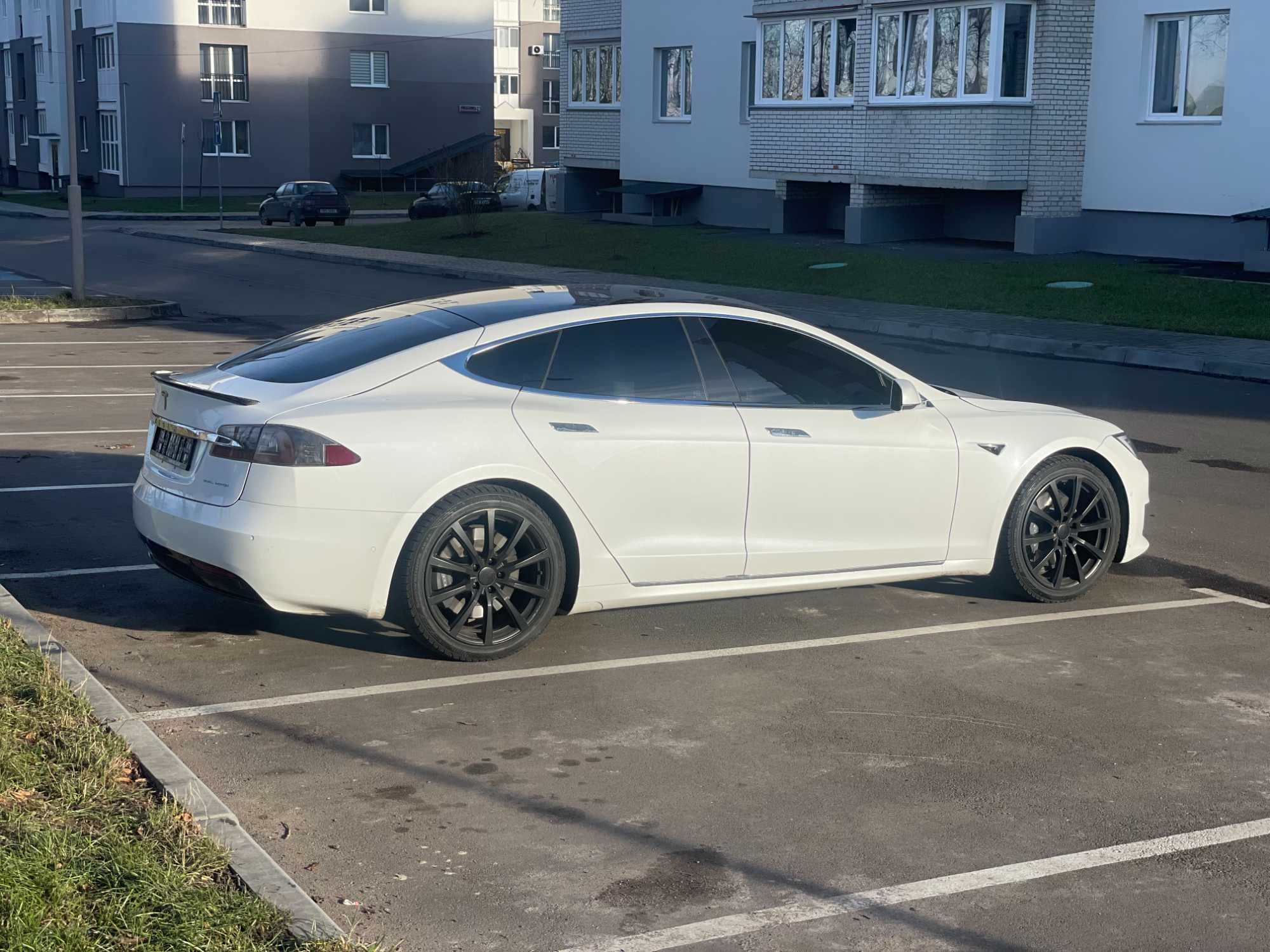 Tesla model s Long Range Plus