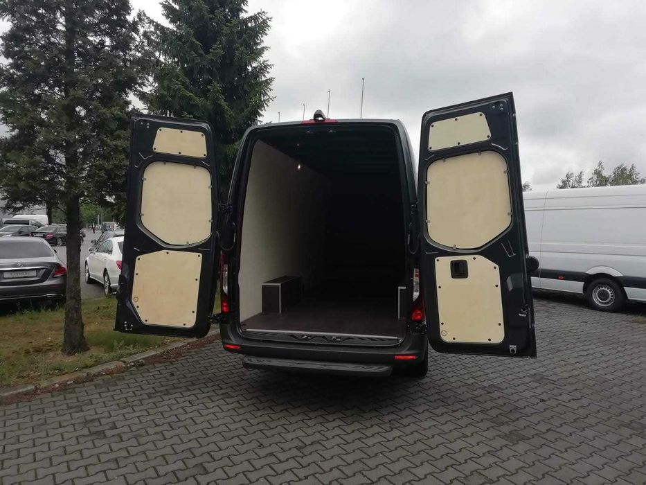 Profesjonalna zabudowa auta dostawczego Mercedes Sprinter L3H2
