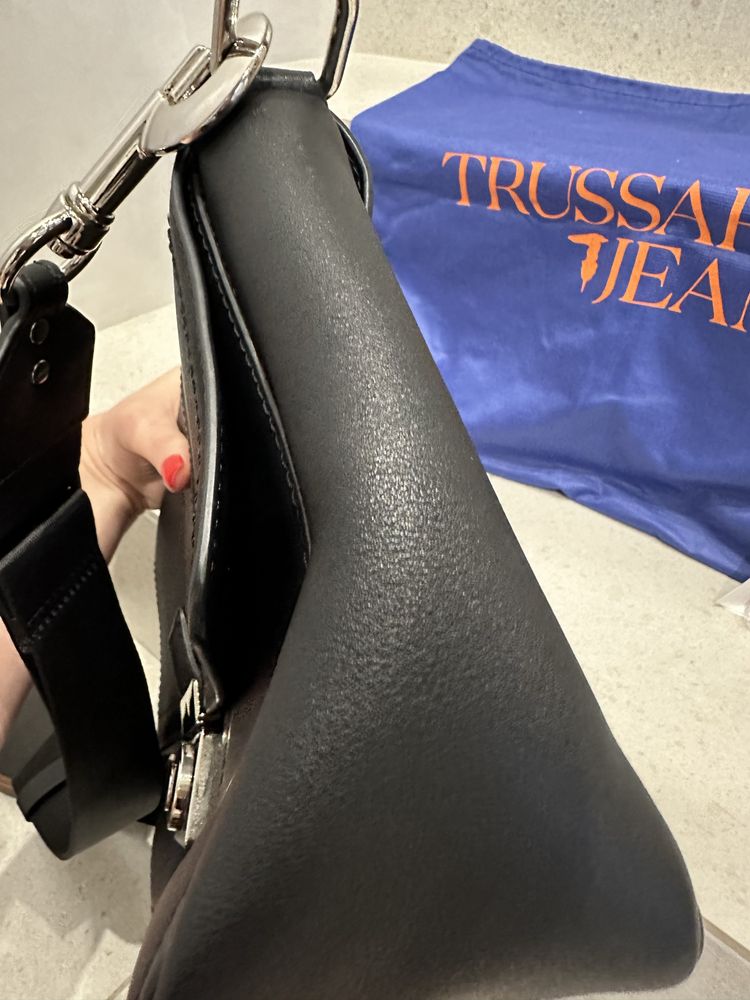 Сумка trussardi.