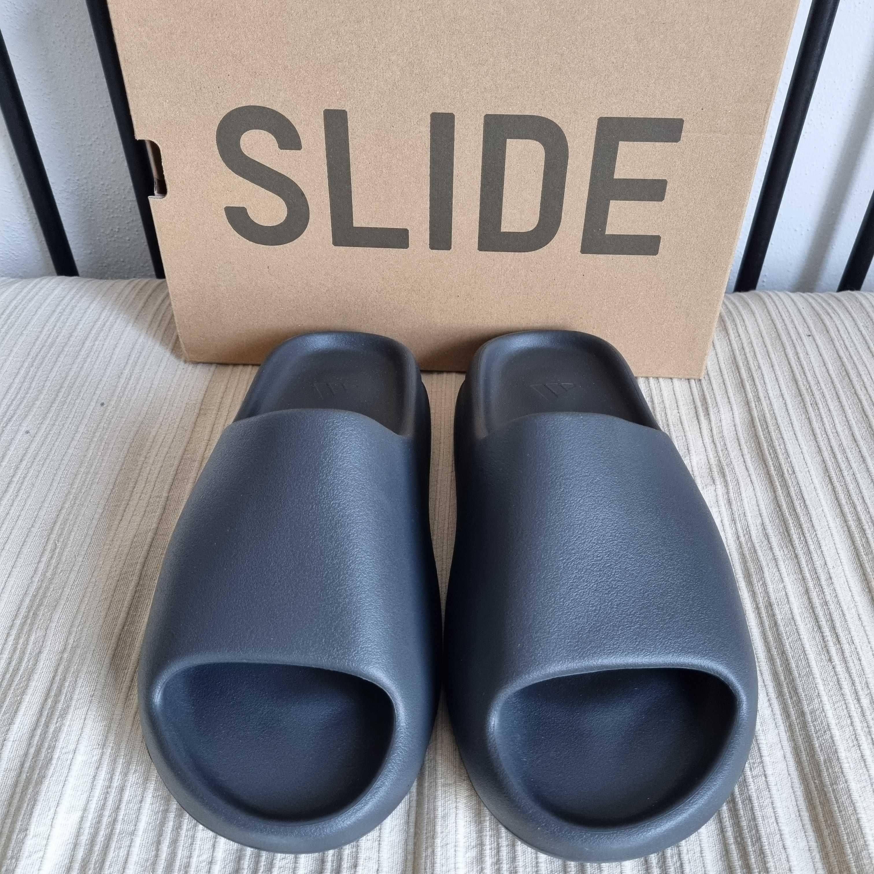 Yeezy Slide "Onyx" - Tamanho 42