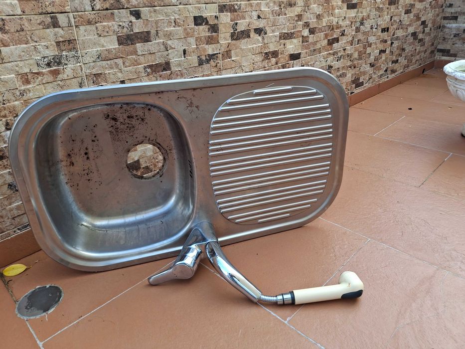 Pia inox em bom estado
