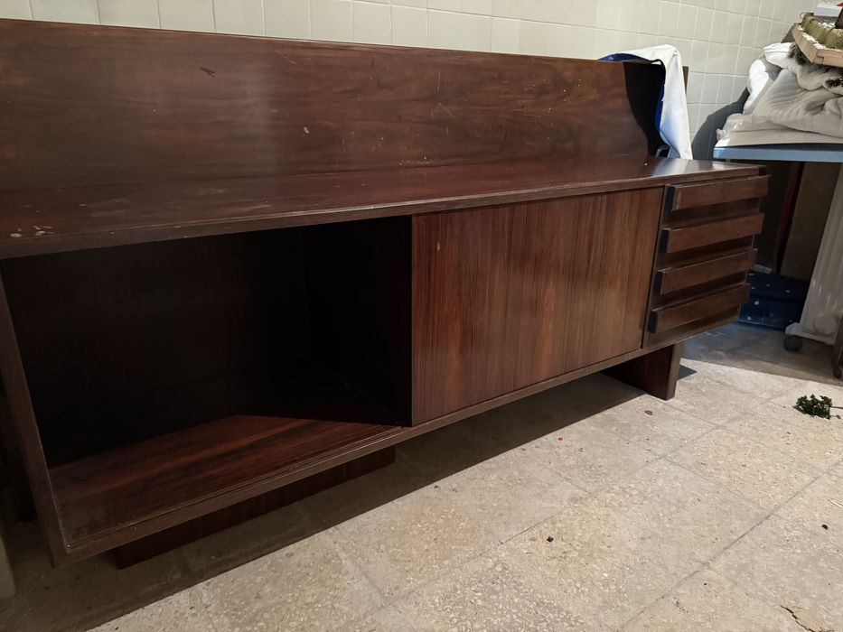 Vendo excelente Móvel em madeira maciça