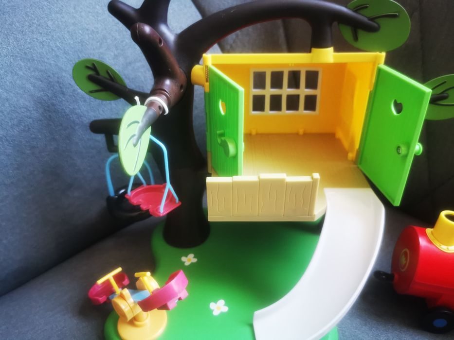 Zestaw domek na drzewie i ciuchcia