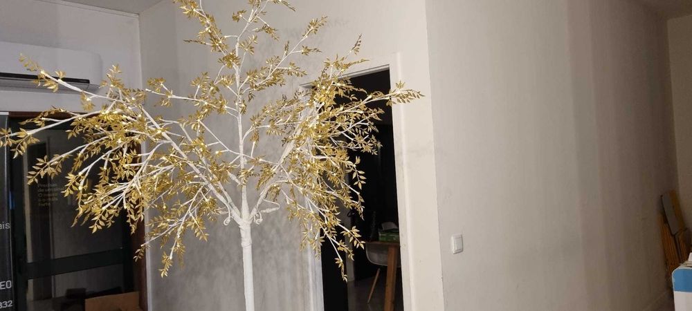 Arvore Natal LED Branca Dourada 220cm