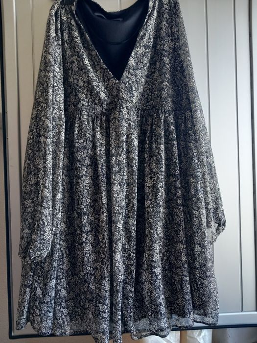 Varios vestidos como novos