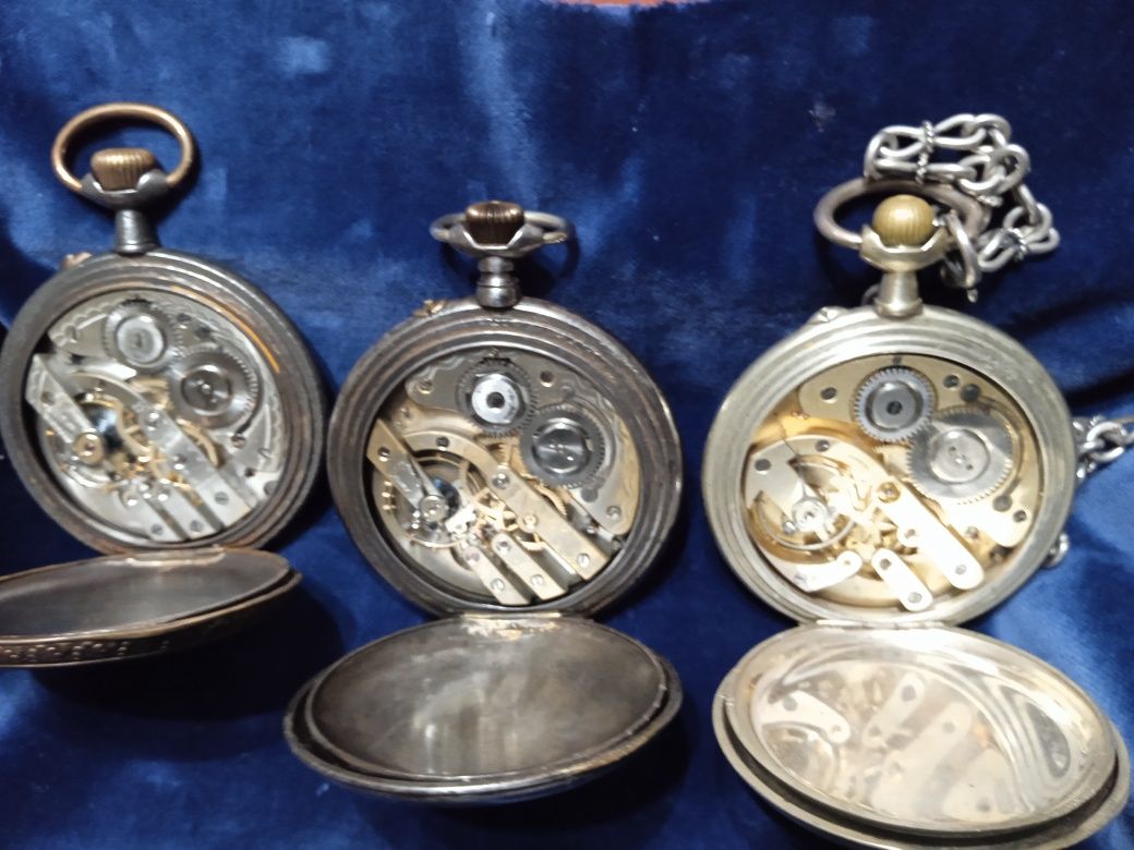 Conjunto de 3 relógios de bolso do tipo Golias