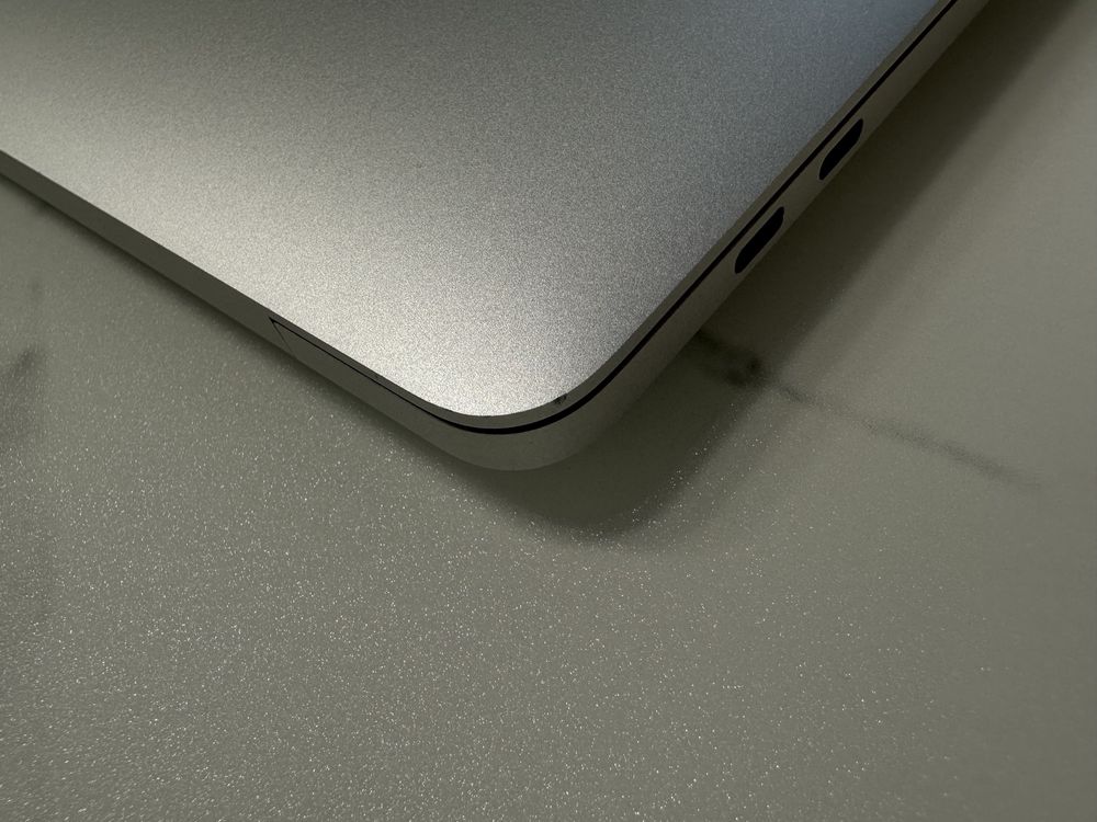 Apple MacBook Pro 13 2019 (MUHQ2ZE/A) i5 8GB RAM 128GB touch bar BDB