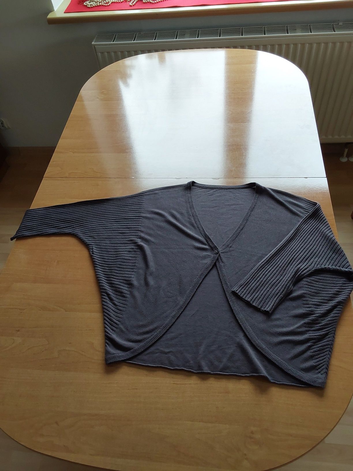 Bolerko dzianina prawdopodobnie M-XL  WYPRZEDAŻ!!!  (z 20.00 na 10.00)