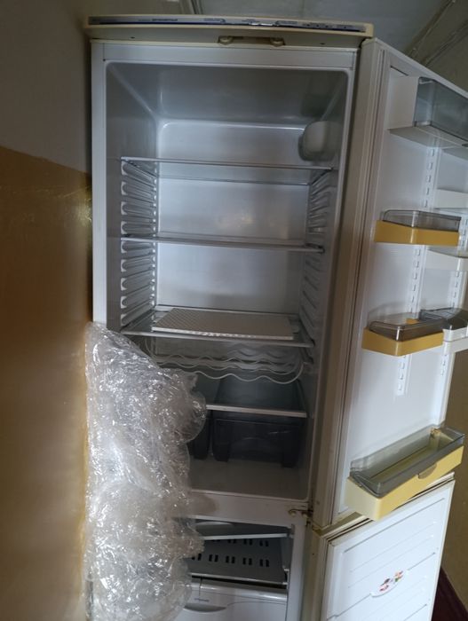 Холодильник б/у Атлант.