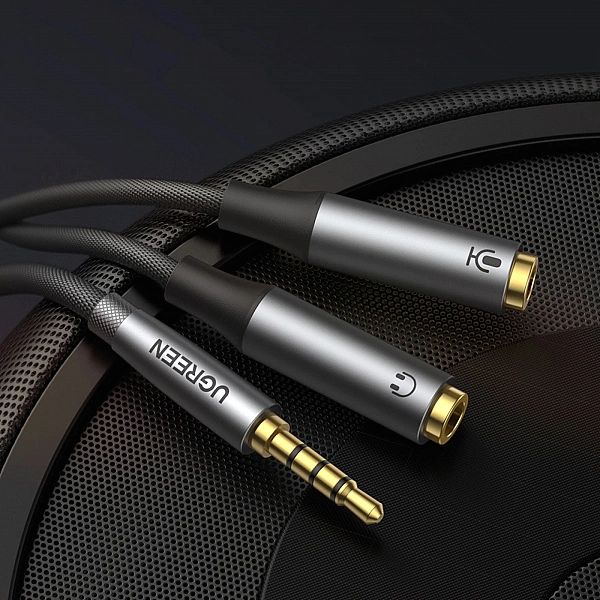 Ugreen Rozdzielacz AUX do słuchawek i mikrofonu 1 x męski 3,5 mm, 2 x