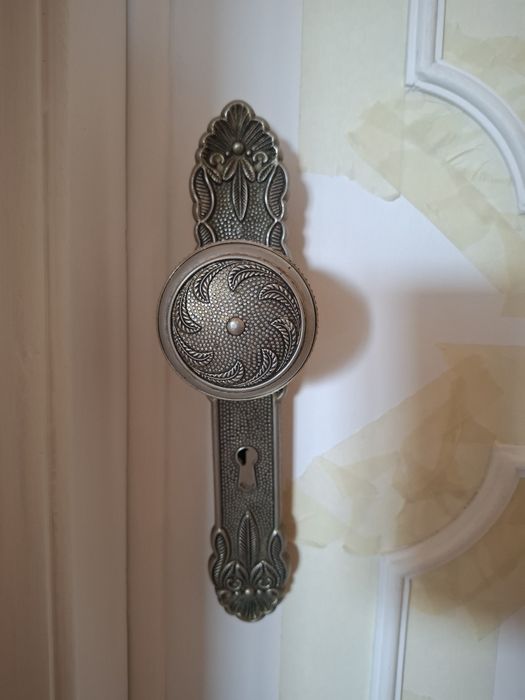 Puxadores e dobradiças