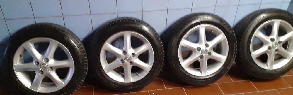 Felgi koła aluminiowe Toyota Yaris 15  cali z oponami    zima .