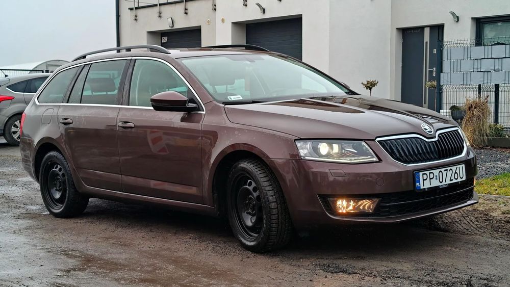 Skoda Octavia auto w doskonałym stanie, z niskim przebiegiem i z bogatym wyposażenie
