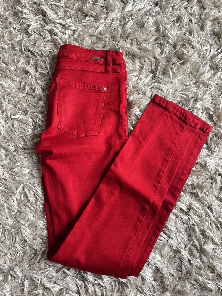 Zara czerwone spodnie rurki