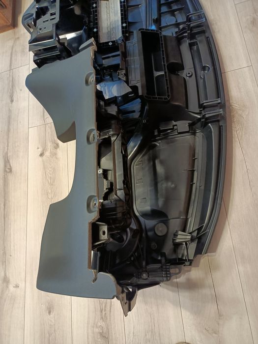 Deska rozdzielcza kokpit Volvo XC 60 II po wystrzale 2025rok