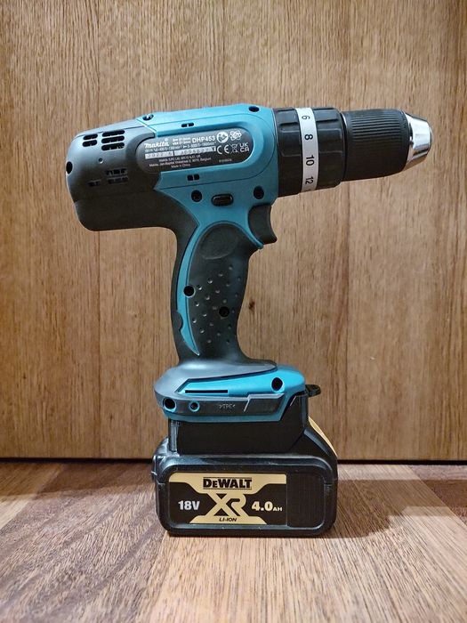Adapter Makita LXT na baterie DeWalt XR18