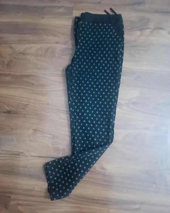 5 calças senhora (cada 3€) todas (10€)