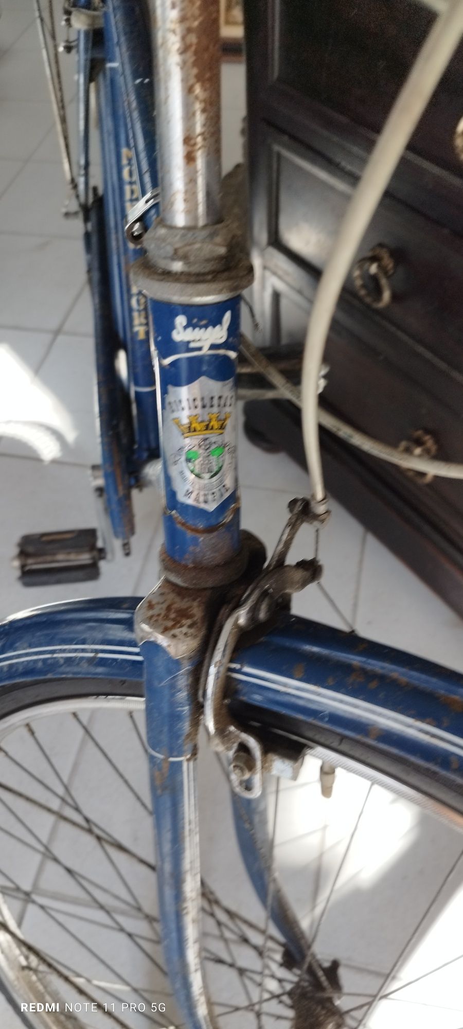 Bicicleta antiga em bom estado