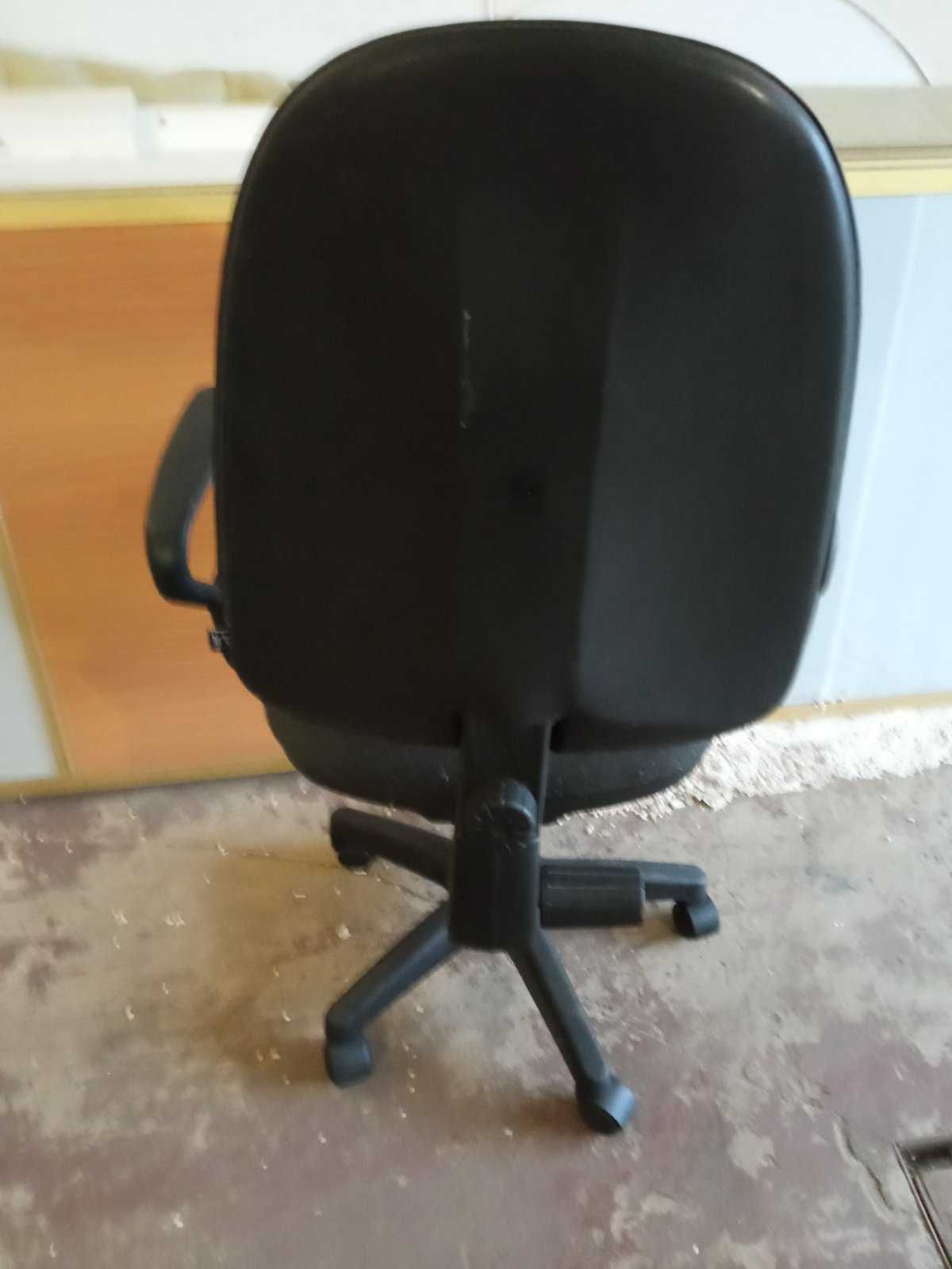 Офісне крісло з новим мікроліфтом