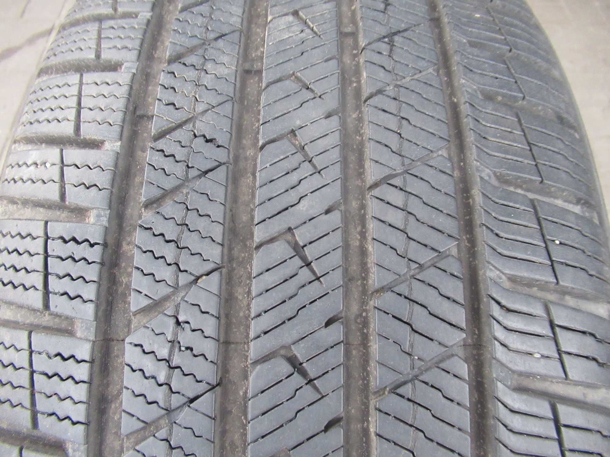 1x  opona 235/40/19 Vredestein Quatrac pro 96Y