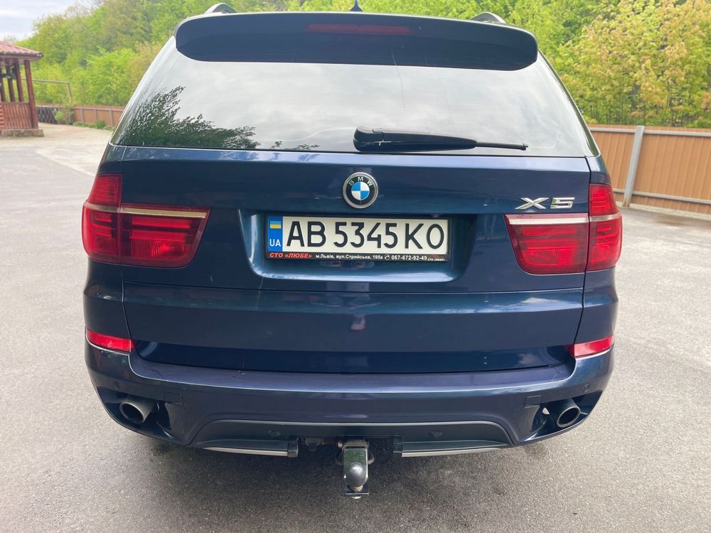 Автомобіль BMW X5 2013 року